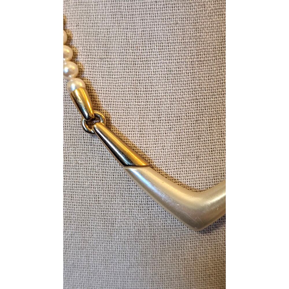 Vintage Richelieu Enhanced Pearl Gold Tone 'V' 16.5" Necklace - Picture 2 of 6